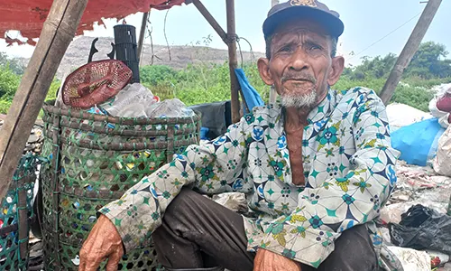 Cerita Pemulung Bantar Gebang yang Jual Sampah Demi Bertahan Hidup